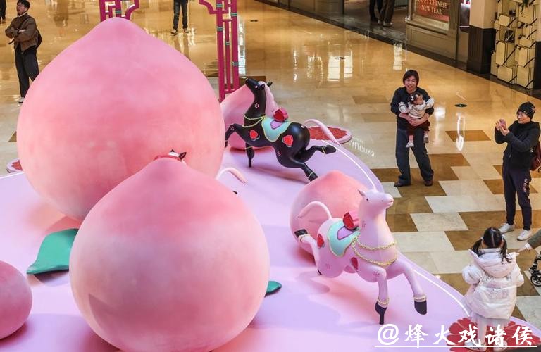 粉红白马“跃”然商场！兴业太古汇“一骑桃喜”新春活动季创新演绎中国年味